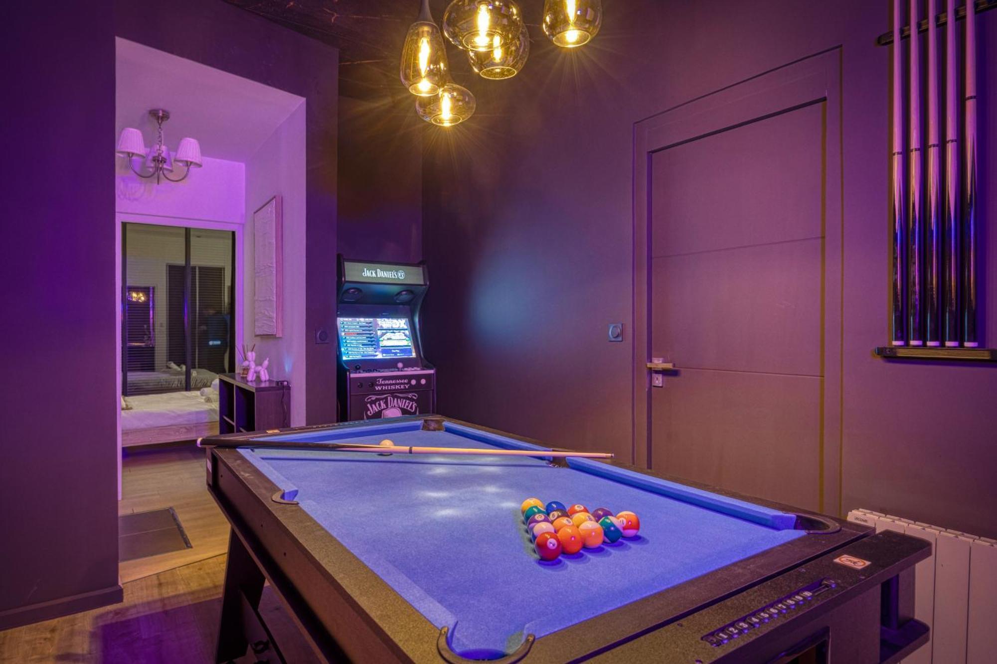 La Villa - Piscine / Karaoke / Jeux Fontaine  Esterno foto
